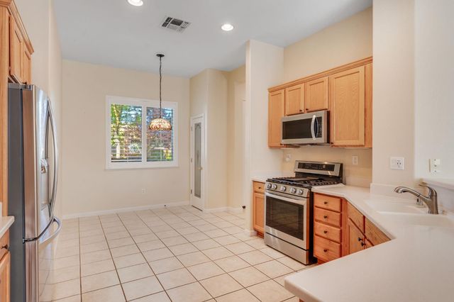 2713 Robinson Creek Ln, Elk Grove, CA 95758