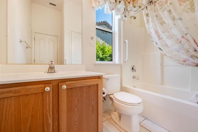 2713 Robinson Creek Ln, Elk Grove, CA 95758