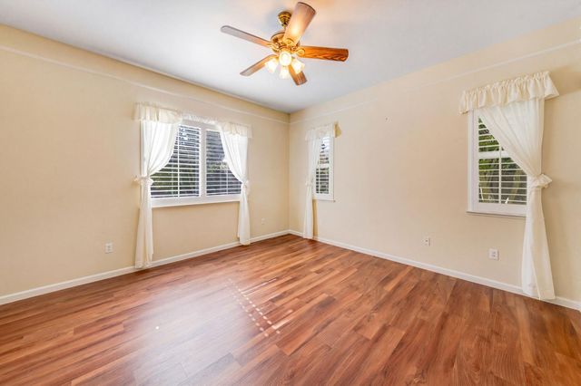 2713 Robinson Creek Ln, Elk Grove, CA 95758