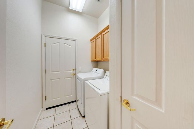 2713 Robinson Creek Ln, Elk Grove, CA 95758