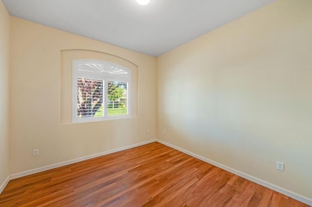 2713 Robinson Creek Ln, Elk Grove, CA 95758