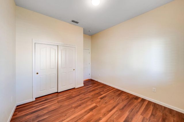 2713 Robinson Creek Ln, Elk Grove, CA 95758