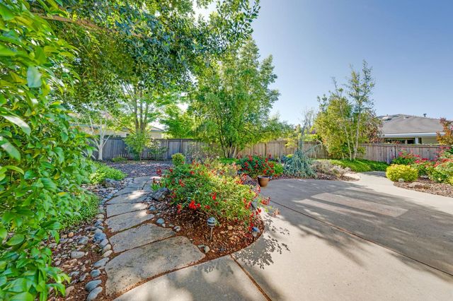 2713 Robinson Creek Ln, Elk Grove, CA 95758