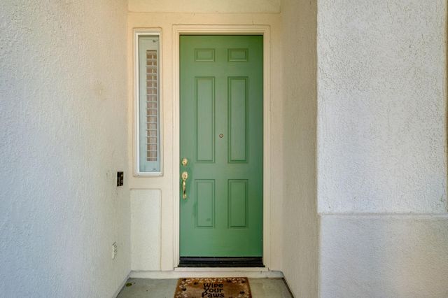 2713 Robinson Creek Ln, Elk Grove, CA 95758