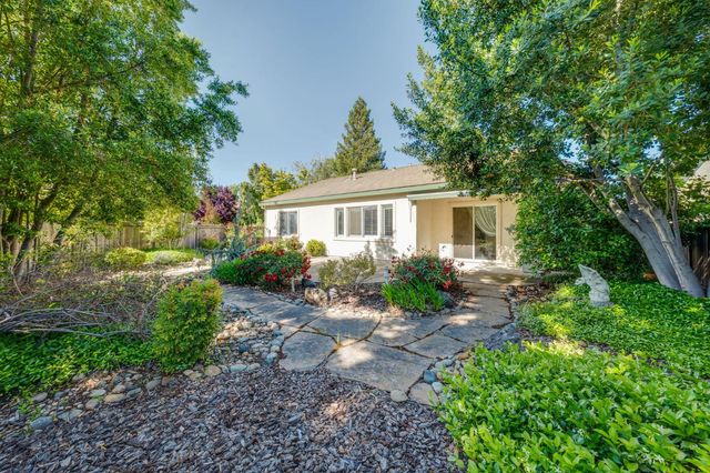 2713 Robinson Creek Ln, Elk Grove, CA 95758