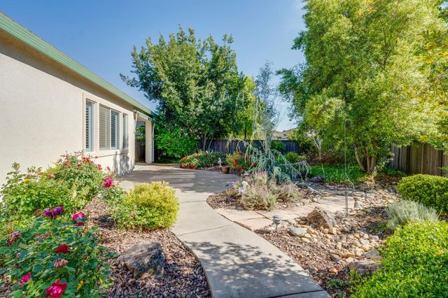 2713 Robinson Creek Ln, Elk Grove, CA 95758