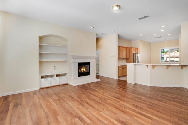 2713 Robinson Creek Ln, Elk Grove, CA 95758