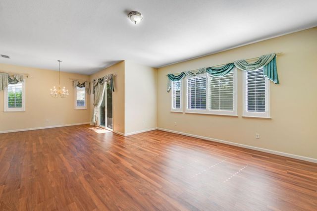 2713 Robinson Creek Ln, Elk Grove, CA 95758