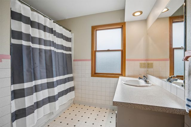 2906 39th Street, Des Moines, IA 50310