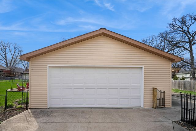 2906 39th Street, Des Moines, IA 50310