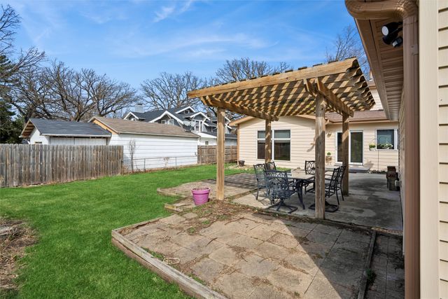 2906 39th Street, Des Moines, IA 50310