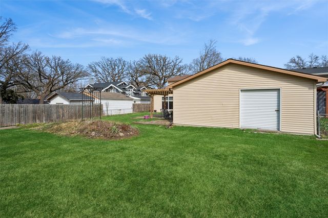 2906 39th Street, Des Moines, IA 50310