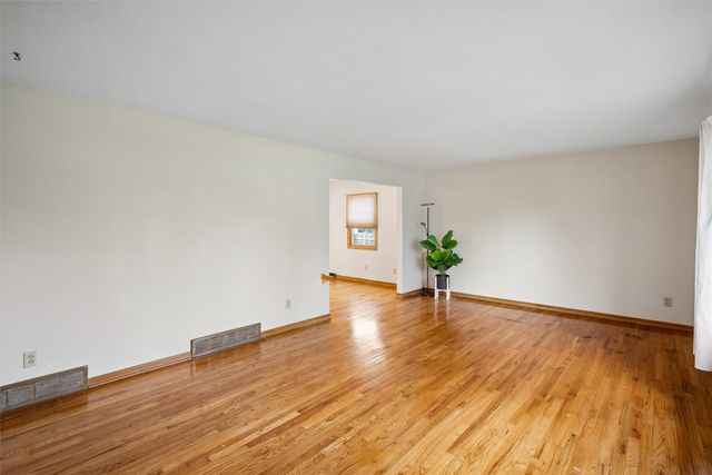 2906 39th Street, Des Moines, IA 50310