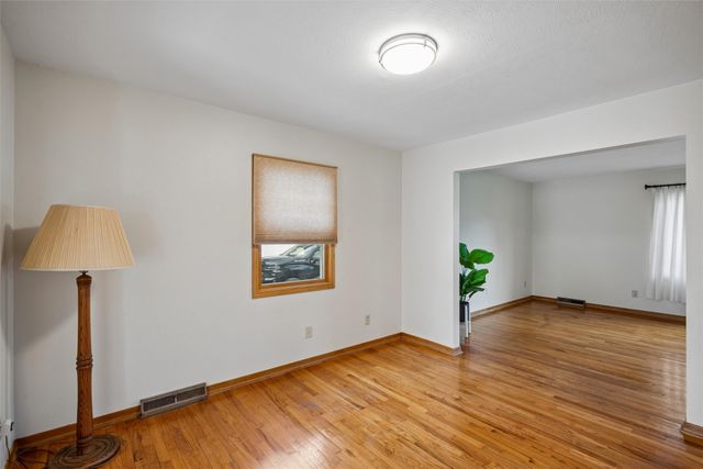 2906 39th Street, Des Moines, IA 50310