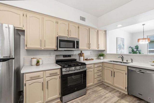 3821 Creststone Pl., San Diego, CA 92130