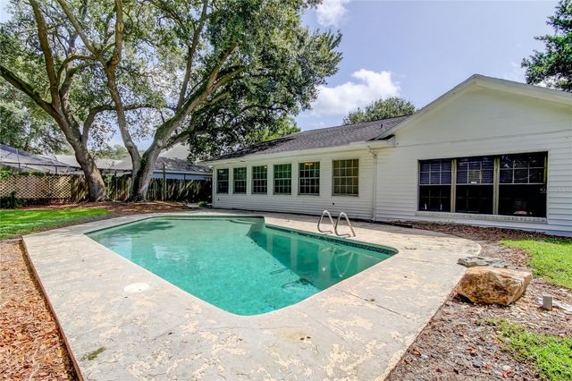 10406 RECLINATA LANE, Tampa, FL 33618