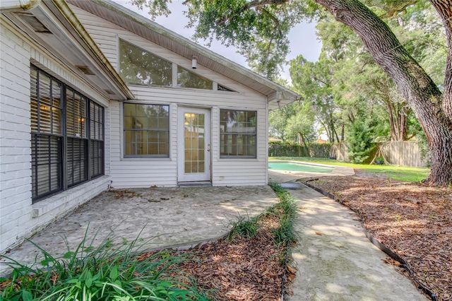 10406 RECLINATA LANE, Tampa, FL 33618