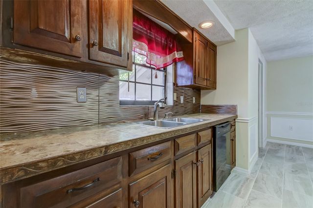 10406 RECLINATA LANE, Tampa, FL 33618