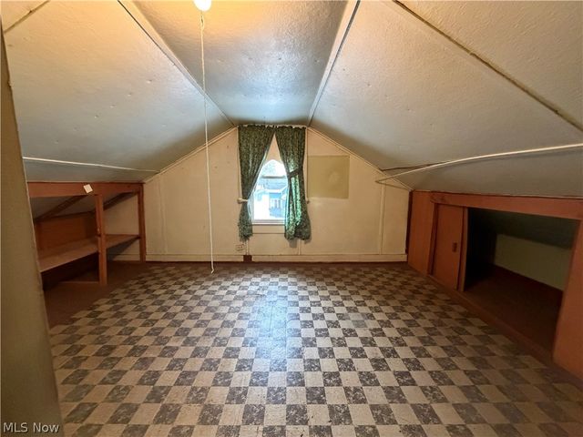 1378 Hazelwood Avenue SE, Warren, OH 44484