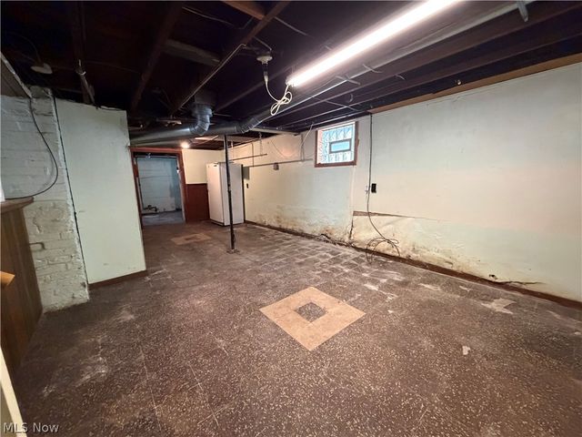 1378 Hazelwood Avenue SE, Warren, OH 44484