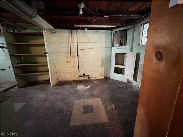 1378 Hazelwood Avenue SE, Warren, OH 44484