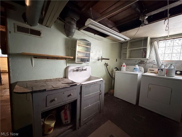 1378 Hazelwood Avenue SE, Warren, OH 44484