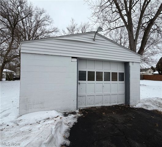 1378 Hazelwood Avenue SE, Warren, OH 44484