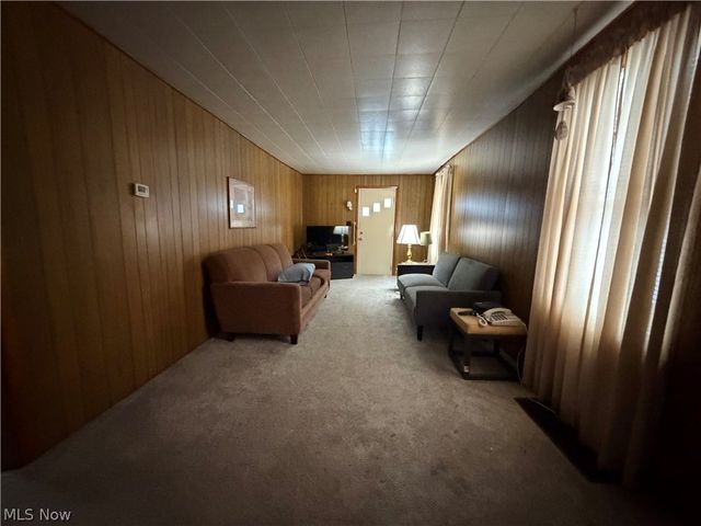 1378 Hazelwood Avenue SE, Warren, OH 44484