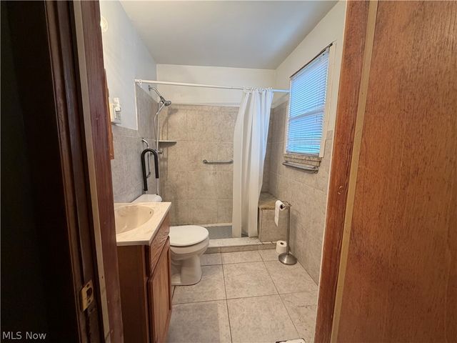 1378 Hazelwood Avenue SE, Warren, OH 44484