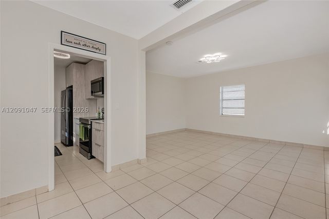 1679 NE 176th St, North Miami Beach, FL 33162