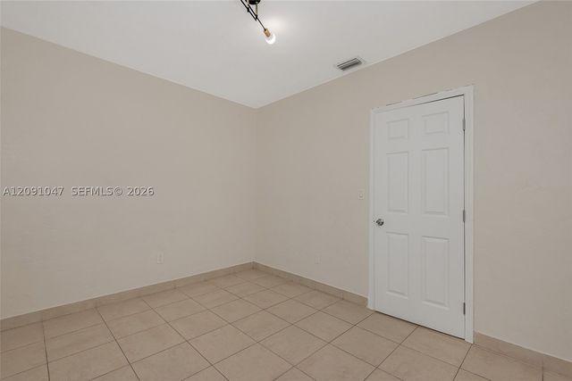 1679 NE 176th St, North Miami Beach, FL 33162