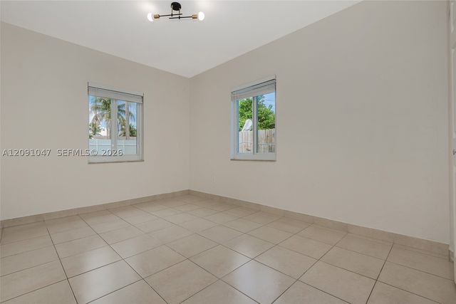 1679 NE 176th St, North Miami Beach, FL 33162