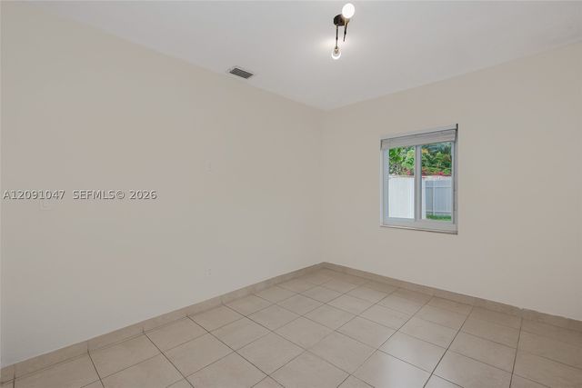 1679 NE 176th St, North Miami Beach, FL 33162