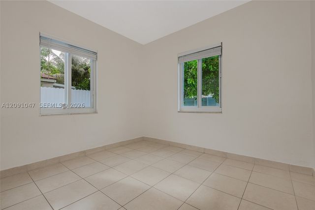 1679 NE 176th St, North Miami Beach, FL 33162