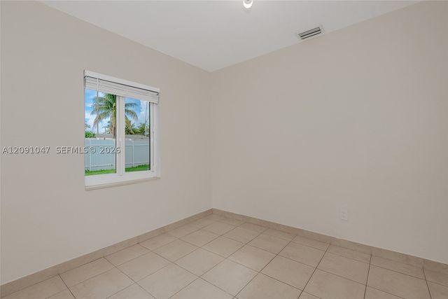 1679 NE 176th St, North Miami Beach, FL 33162