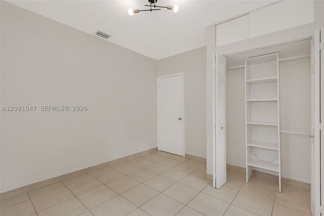 1679 NE 176th St, North Miami Beach, FL 33162