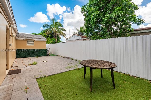 1679 NE 176th St, North Miami Beach, FL 33162