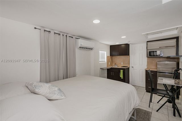 1679 NE 176th St, North Miami Beach, FL 33162