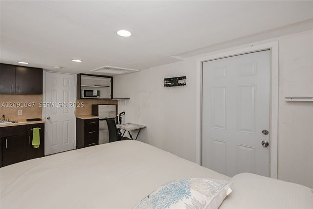 1679 NE 176th St, North Miami Beach, FL 33162