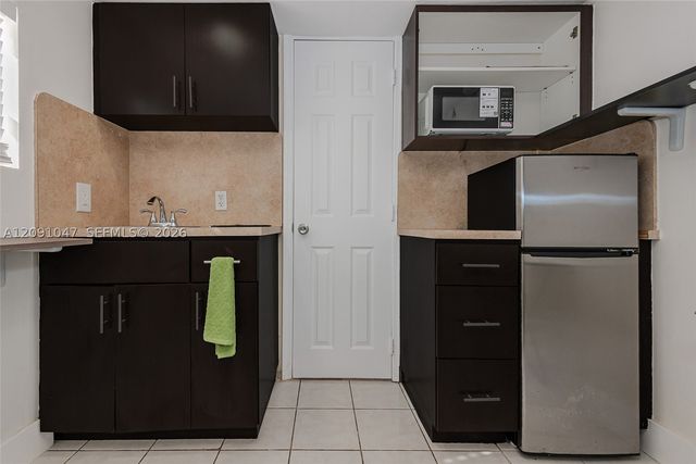 1679 NE 176th St, North Miami Beach, FL 33162