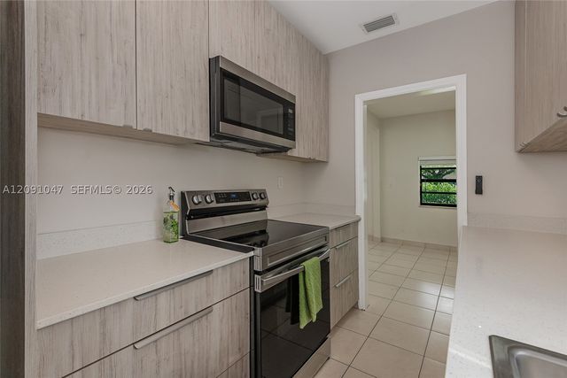 1679 NE 176th St, North Miami Beach, FL 33162