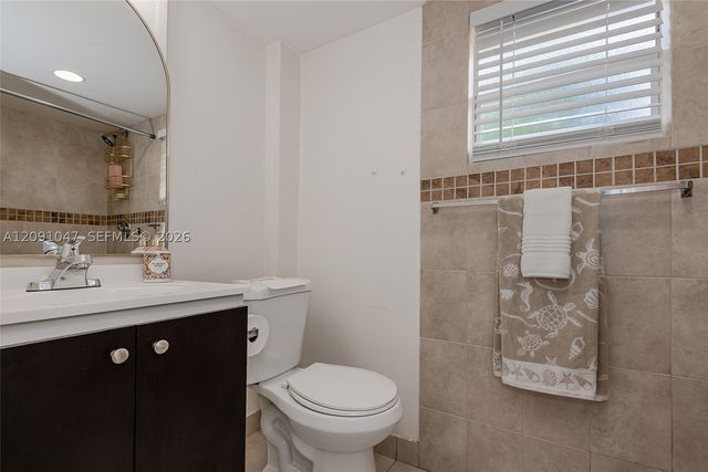 1679 NE 176th St, North Miami Beach, FL 33162
