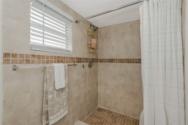 1679 NE 176th St, North Miami Beach, FL 33162
