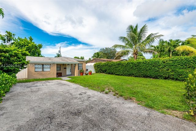 1679 NE 176th St, North Miami Beach, FL 33162
