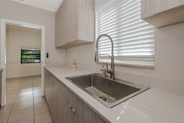 1679 NE 176th St, North Miami Beach, FL 33162