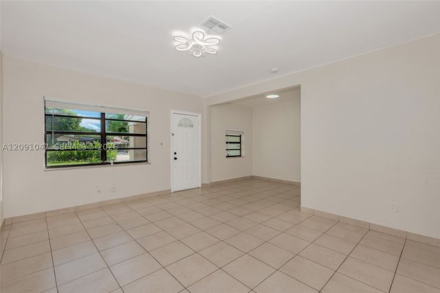 1679 NE 176th St, North Miami Beach, FL 33162