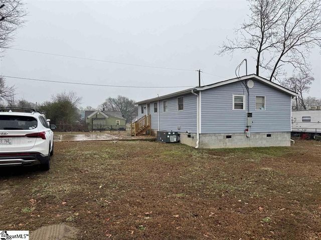 22 Stevens Street, Laurens, SC 29360