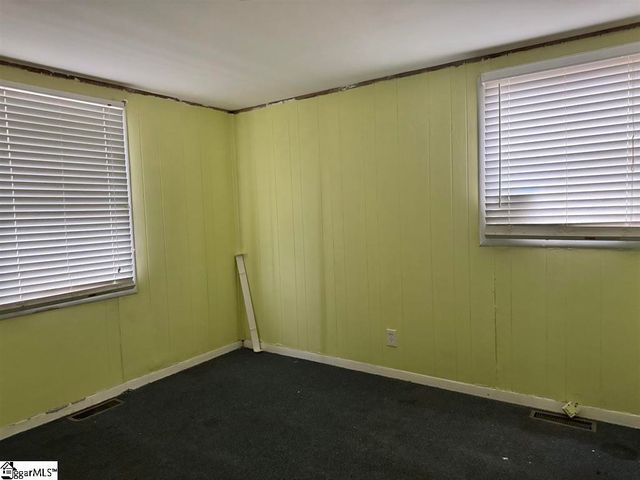 22 Stevens Street, Laurens, SC 29360