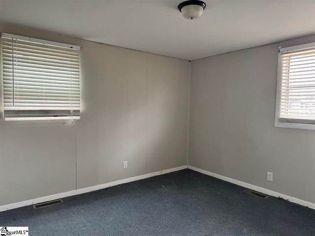 22 Stevens Street, Laurens, SC 29360
