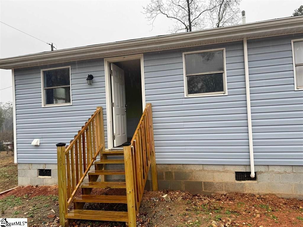 22 Stevens Street, Laurens, SC 29360